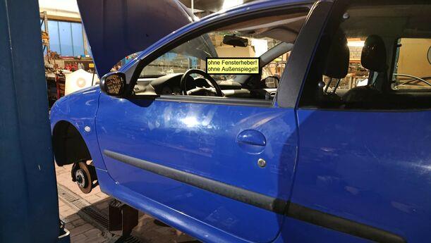 Foto: TÜR VORNE LINKS ( 2/3 TÜRER ) eines Peugeot 206 60
