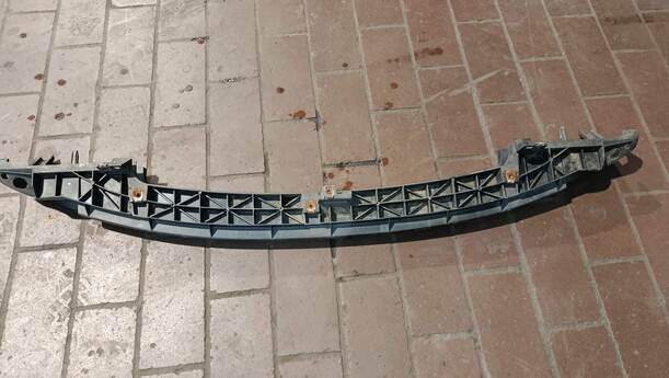 Foto: VERSTÄRKUNG VORNE eines Peugeot 206 60