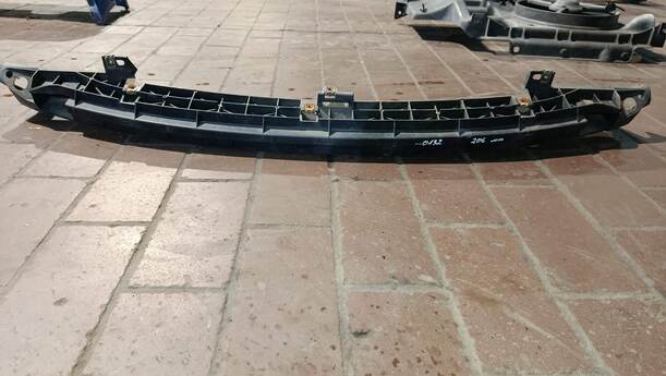 Foto: VERSTÄRKUNG VORNE eines Peugeot 206 60