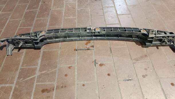 Foto: VERSTÄRKUNG VORNE eines Peugeot 206 60
