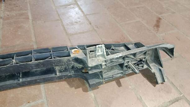 Foto: VERSTÄRKUNG VORNE eines Peugeot 206 60
