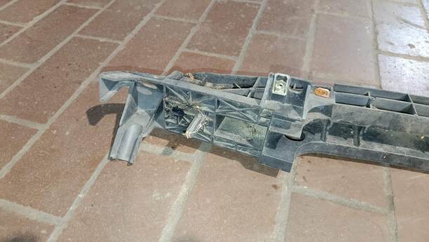 Foto: VERSTÄRKUNG VORNE eines Peugeot 206 60