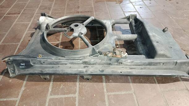 Foto: ARMATURENTAFEL / GEBLÄSEHALTER eines Peugeot 206 60