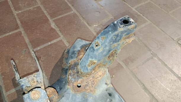Foto: VORDERACHSTRÄGER eines Peugeot 206 60