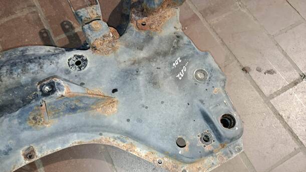Foto: VORDERACHSTRÄGER eines Peugeot 206 60