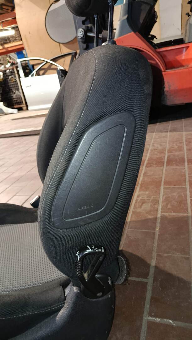 Foto: SITZ VORNE LINKS / FAHRERSITZ eines Peugeot 206 60
