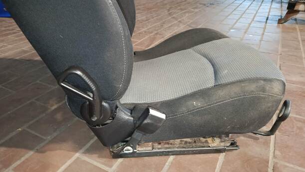 Foto: SITZ VORNE LINKS / FAHRERSITZ eines Peugeot 206 60