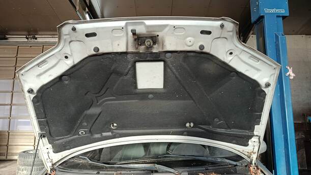 Foto: MOTORHAUBE eines Chevrolet Kalos 1.4 16V