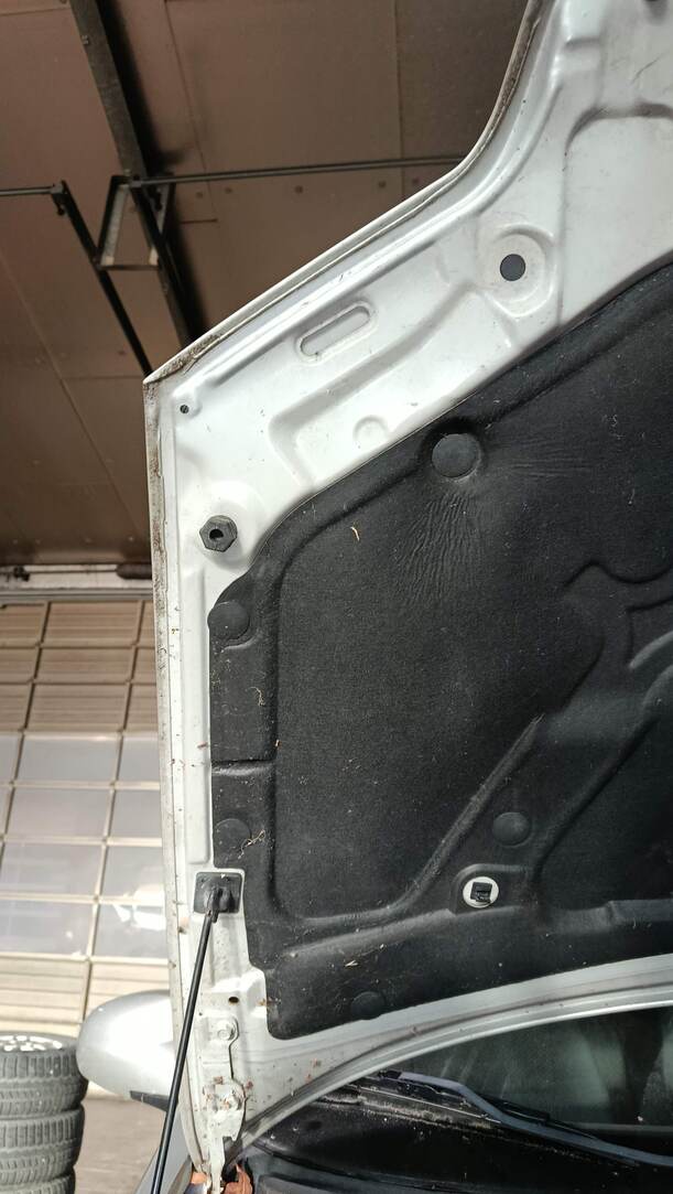 Foto: MOTORHAUBE eines Chevrolet Kalos 1.4 16V