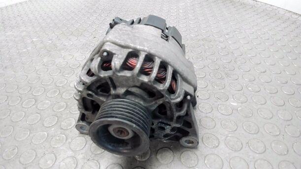 Foto: LICHTMASCHINE / GENERATOR eines Peugeot 206 60