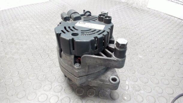 Foto: LICHTMASCHINE / GENERATOR eines Peugeot 206 60