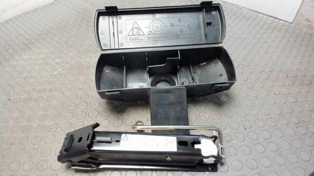 Foto: WAGENHEBER eines Peugeot 206 60
