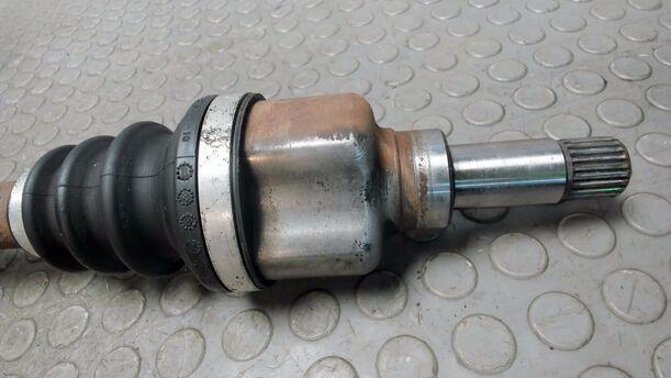 Foto: ANTRIEBSWELLE LINKS ( ABS ) eines Peugeot 206 60