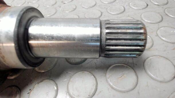 Foto: ANTRIEBSWELLE LINKS ( ABS ) eines Peugeot 206 60