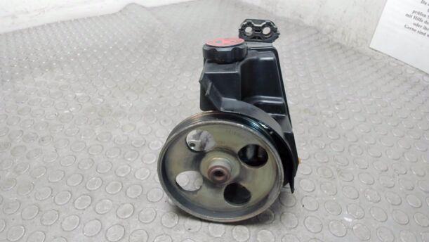 Foto: PUMPE SERVOLENKUNG eines Peugeot 206 60