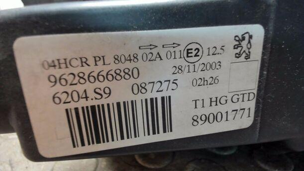 Foto: SCHEINWERFER LINKS eines Peugeot 206 60