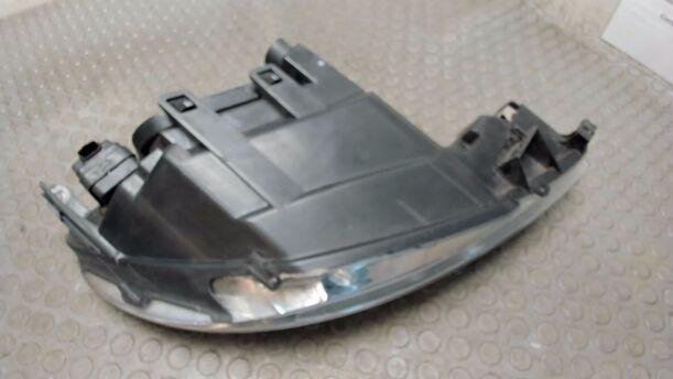 Foto: SCHEINWERFER LINKS eines Peugeot 206 60