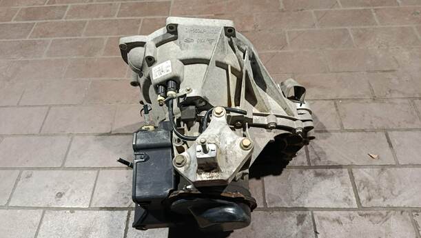 Foto: SCHALTGETRIEBE 2N1R7002CC eines Ford Fiesta 1.4