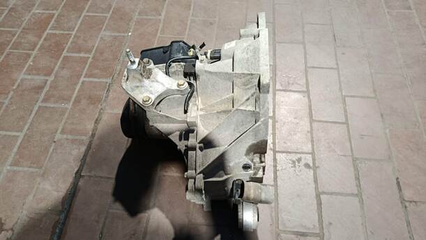 Foto: SCHALTGETRIEBE 2N1R7002CC eines Ford Fiesta 1.4
