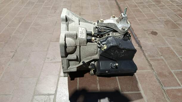 Foto: SCHALTGETRIEBE 2N1R7002CC eines Ford Fiesta 1.4