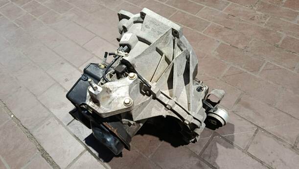 Foto: SCHALTGETRIEBE 2N1R7002CC eines Ford Fiesta 1.4