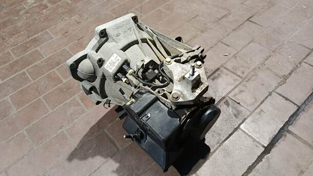 Foto: SCHALTGETRIEBE 2N1R7002CC eines Ford Fiesta 1.4