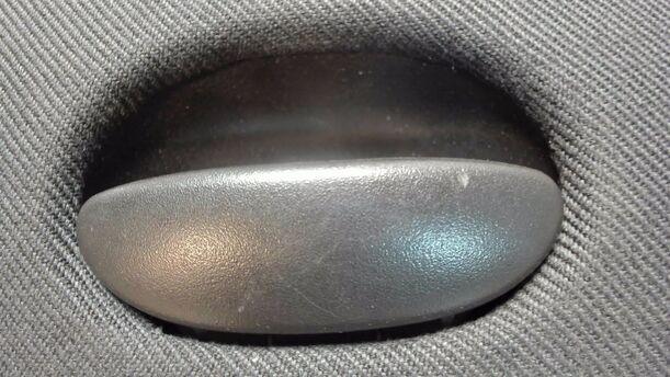 Foto: KLAPPE HANDSCHUHFACH eines Peugeot 206 60