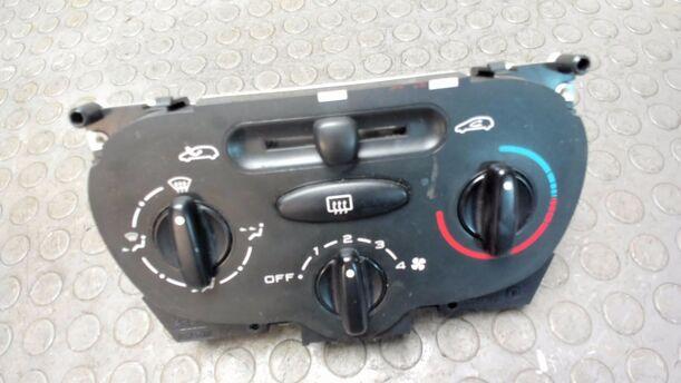 Foto: HEIZUNGBETÄTUNG eines Peugeot 206 60