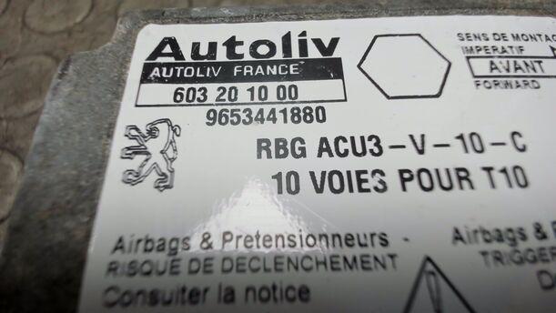 Foto: AIRBAGSTEUERGERÄT eines Peugeot 206 60 Viva X