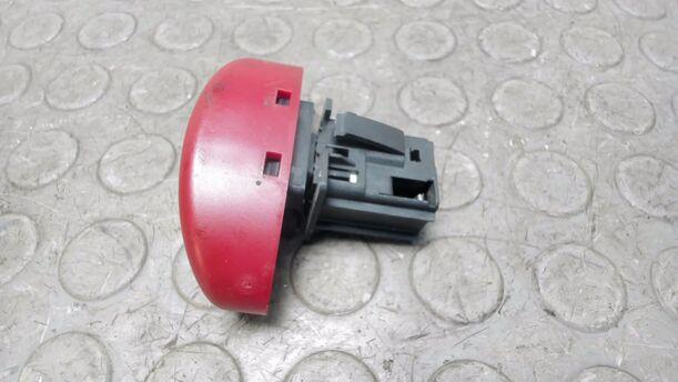 Foto: WARNBLINKSCHALTER eines Peugeot 206 60 Viva X