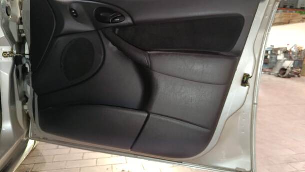 Foto: TÜR VORNE RECHTS ( 4/5 TÜRER ) eines Ford Focus Viva X