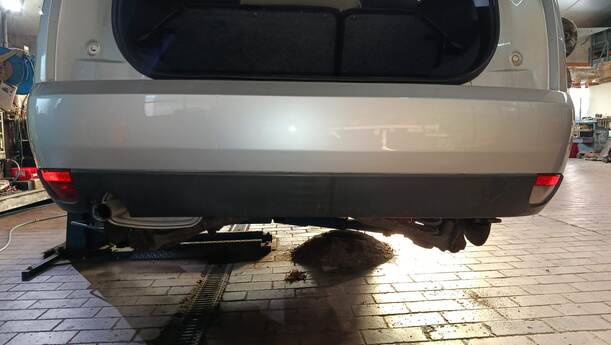 Foto: STOSSFÄNGER / STOßSTANGE HINTEN eines Ford Focus Viva X