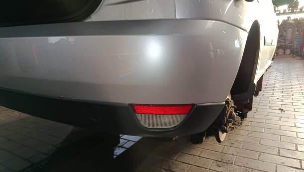 Foto: STOSSFÄNGER / STOßSTANGE HINTEN eines Ford Focus Viva X