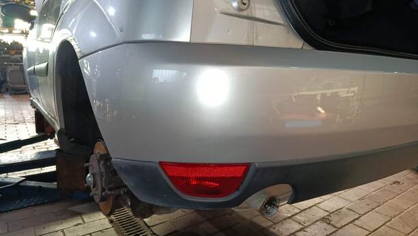 Foto: STOSSFÄNGER / STOßSTANGE HINTEN eines Ford Focus Viva X