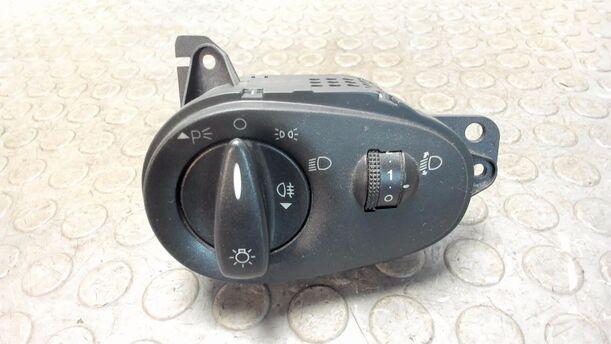 Foto: LICHTSCHALTER eines Ford Focus Viva X