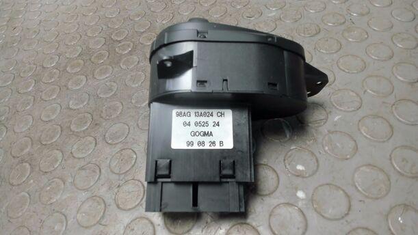 Foto: LICHTSCHALTER eines Ford Focus Viva X