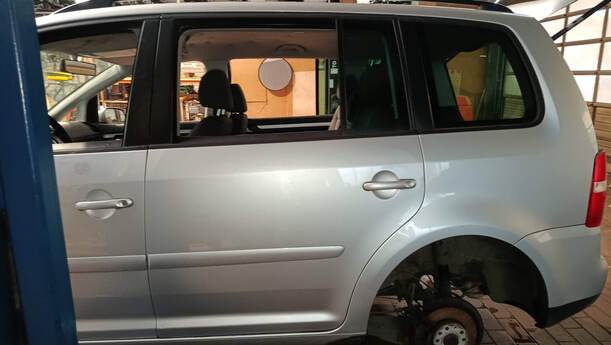 Foto: TÜR HINTEN LINKS eines VW Touran 2.0 TDI Viva X