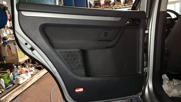 Foto: TÜR HINTEN LINKS eines VW Touran 2.0 TDI Viva X