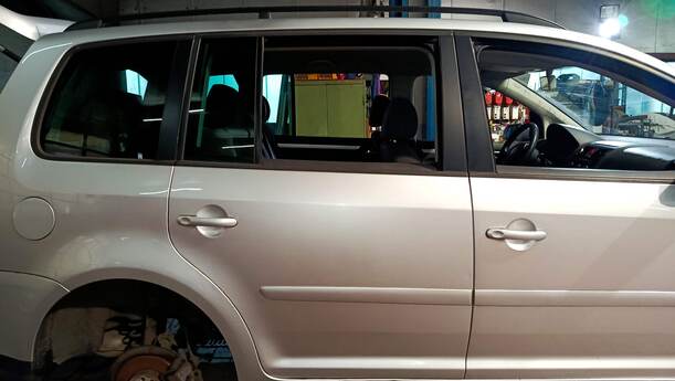 Foto: TÜR HINTEN RECHTS eines VW Touran 2.0 TDI Viva X