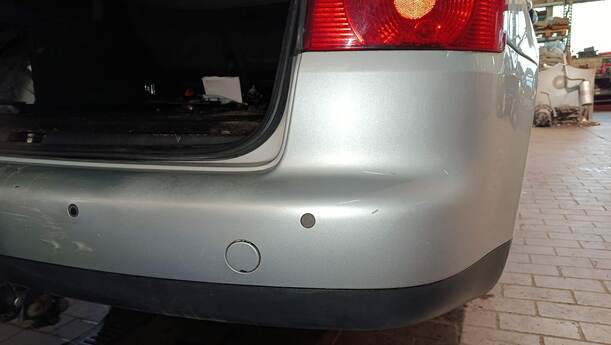 Foto: STOSSFÄNGER/ STOßSTANGE HINTEN eines VW Touran 2.0 TDI Viva X