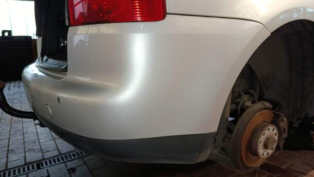 Foto: STOSSFÄNGER/ STOßSTANGE HINTEN eines VW Touran 2.0 TDI Viva X