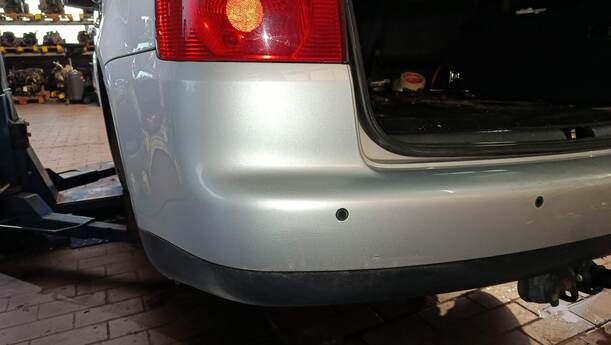 Foto: STOSSFÄNGER/ STOßSTANGE HINTEN eines VW Touran 2.0 TDI Viva X