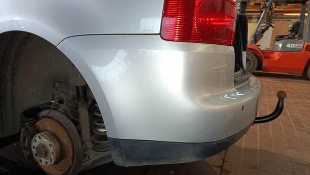 Foto: STOSSFÄNGER/ STOßSTANGE HINTEN eines VW Touran 2.0 TDI Viva X