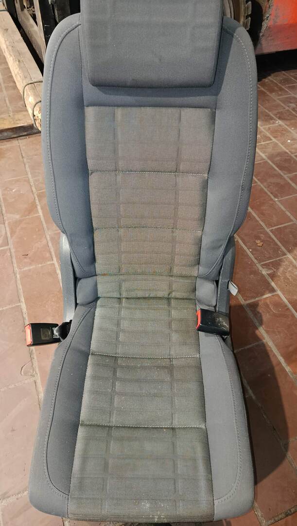 Foto: SITZ 2. REIHE MITTE eines VW Touran 2.0 TDI Viva X