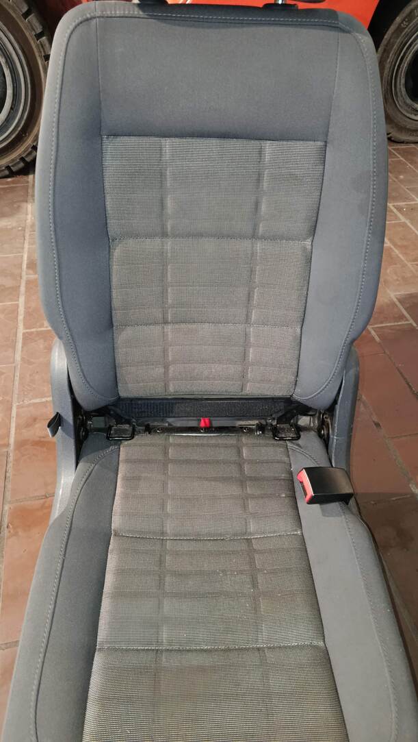 Foto: SITZ 2. REIHE RECHTS eines VW Touran 2.0 TDI Viva X
