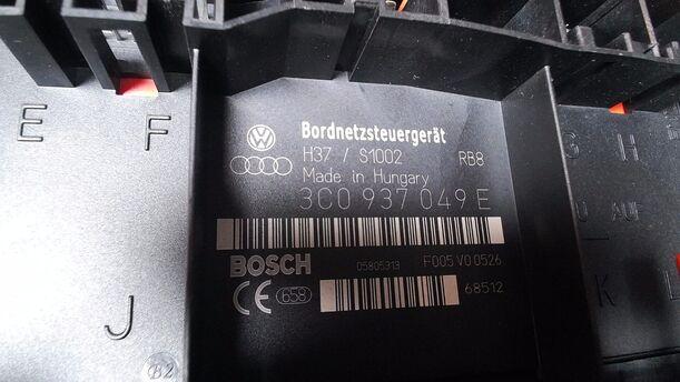 Foto: BORDNETZSTEUERGERÄT eines VW Touran 2.0 TDI Trendline