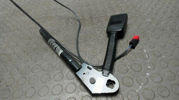 Foto: GURTSTRAFFER VORNE LINKS eines Ford Focus Trendline