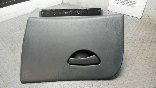 Foto: HANDSCHUHFACH eines Ford Focus Trendline