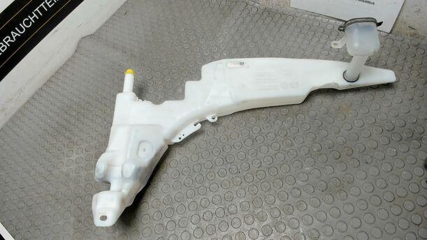 Foto: SCHEIBENWASCHBEHÄLTER eines Ford Focus Trendline