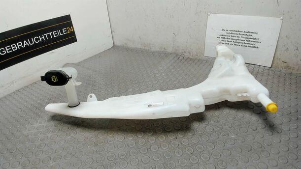Foto: SCHEIBENWASCHBEHÄLTER eines Ford Focus Trendline